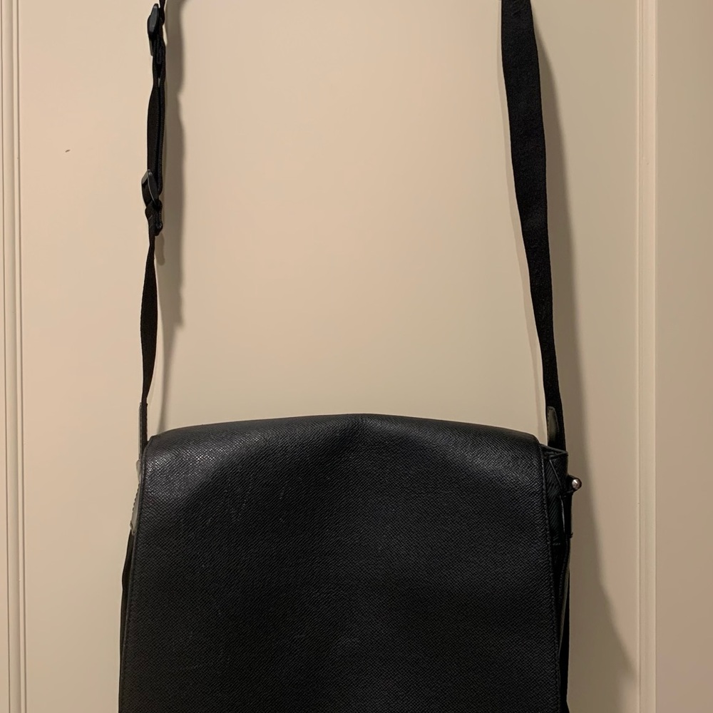 Louis Vuitton Taiga Viktor Messenger bag - Picture 9 of 12